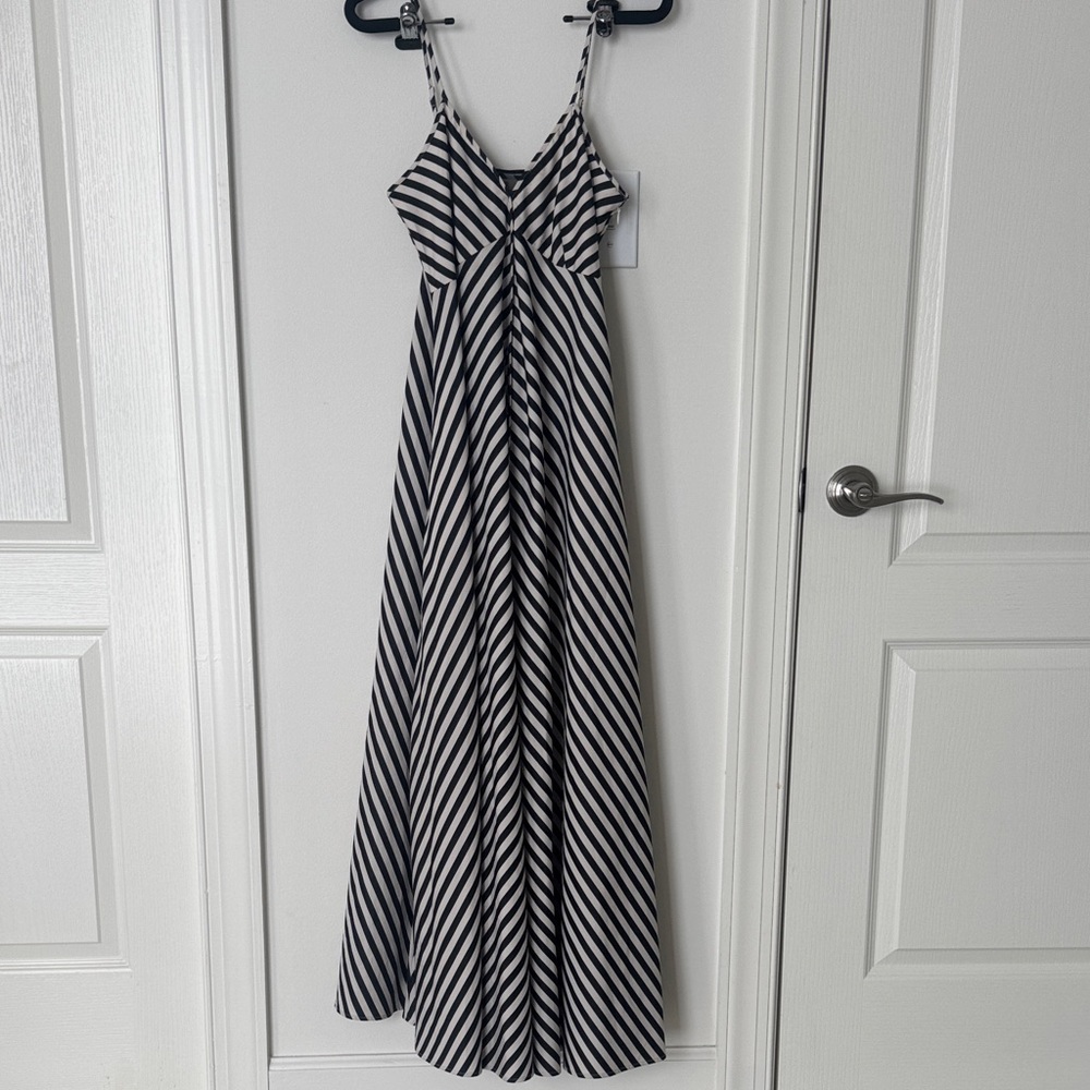 BR Striped Black & White Maxi Dress, with pockets, brand new, size 0